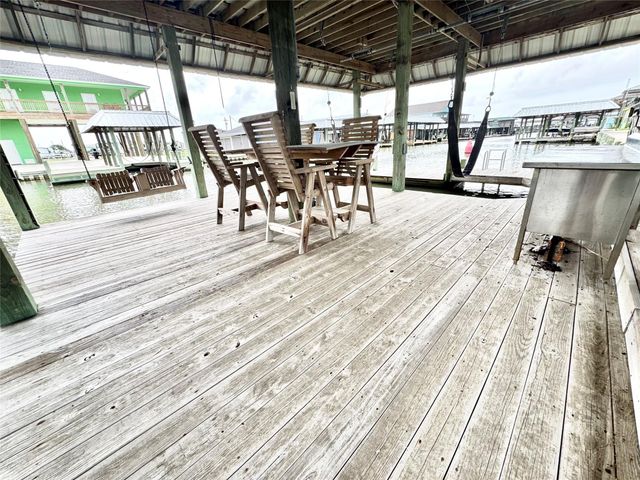 1222 Island Boulevard, Crystal Beach, TX 77650