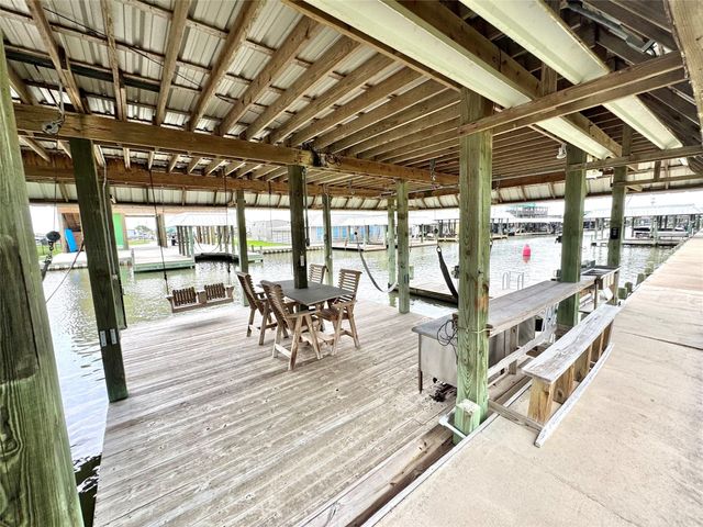 1222 Island Boulevard, Crystal Beach, TX 77650