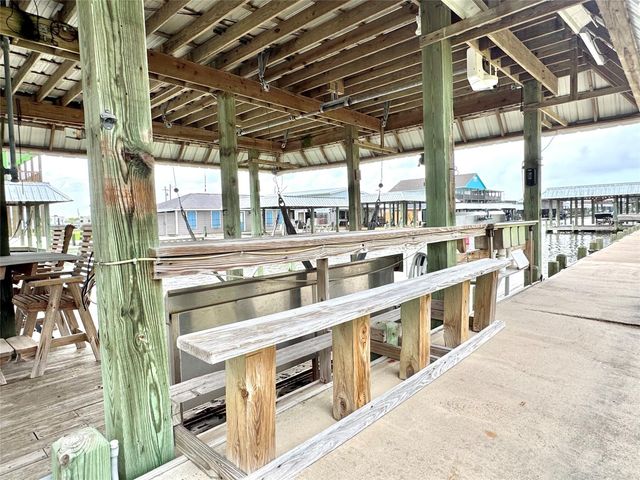 1222 Island Boulevard, Crystal Beach, TX 77650