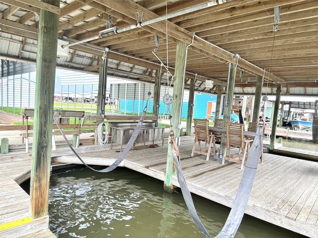 1222 Island Boulevard, Crystal Beach, TX 77650