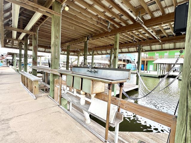 1222 Island Boulevard, Crystal Beach, TX 77650