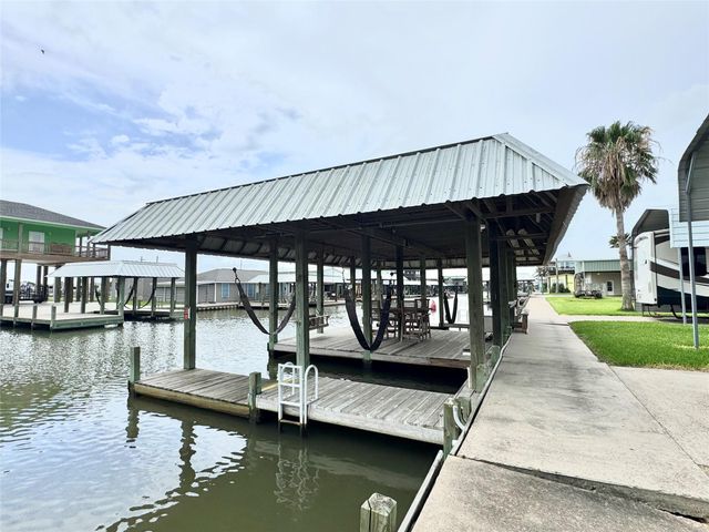 1222 Island Boulevard, Crystal Beach, TX 77650