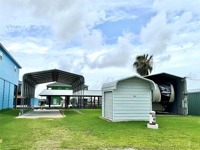 1222 Island Boulevard, Crystal Beach, TX 77650