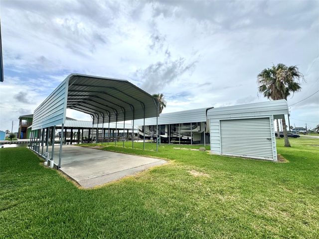 1222 Island Boulevard, Crystal Beach, TX 77650