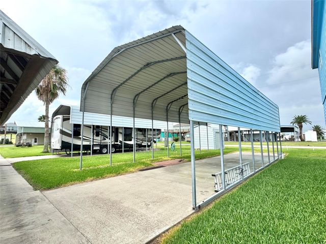 1222 Island Boulevard, Crystal Beach, TX 77650