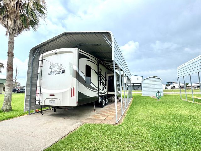 1222 Island Boulevard, Crystal Beach, TX 77650