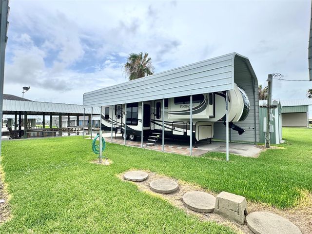 1222 Island Boulevard, Crystal Beach, TX 77650