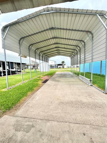 1222 Island Boulevard, Crystal Beach, TX 77650