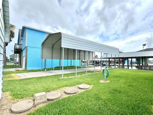 1222 Island Boulevard, Crystal Beach, TX 77650