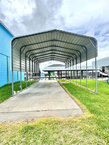 1222 Island Boulevard, Crystal Beach, TX 77650