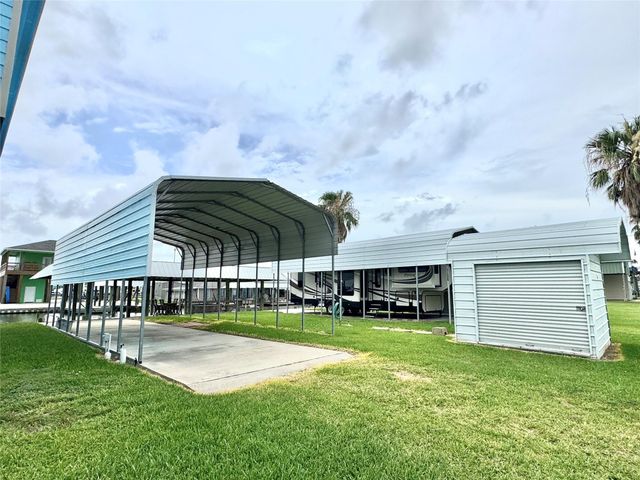 1222 Island Boulevard, Crystal Beach, TX 77650