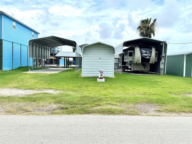 1222 Island Boulevard, Crystal Beach, TX 77650