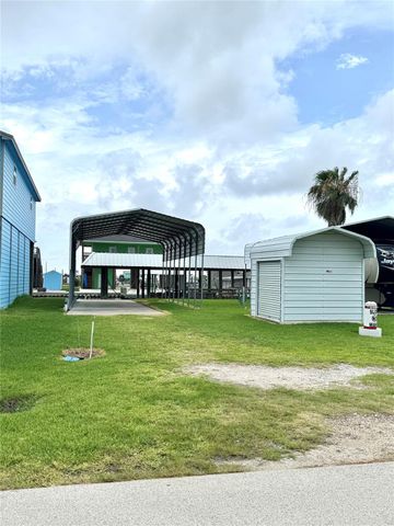 1222 Island Boulevard, Crystal Beach, TX 77650