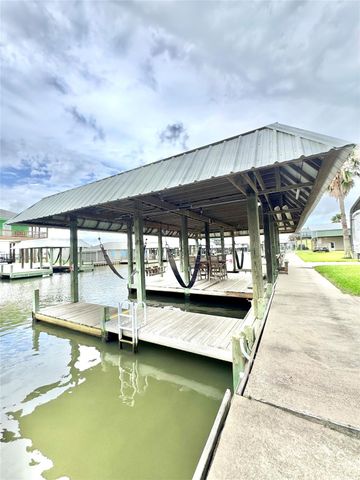 1222 Island Boulevard, Crystal Beach, TX 77650