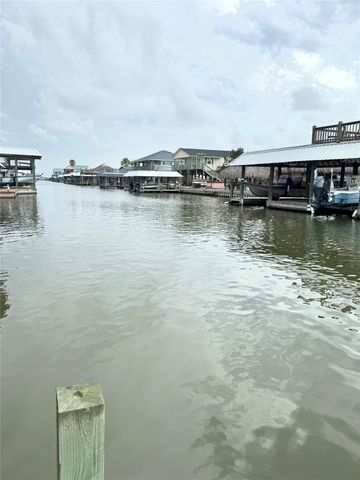 1222 Island Boulevard, Crystal Beach, TX 77650