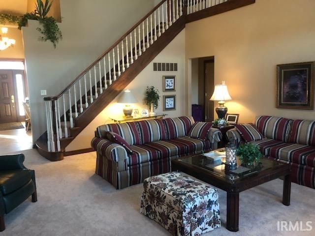 10433 N 300 E, Roanoke, IN 46783