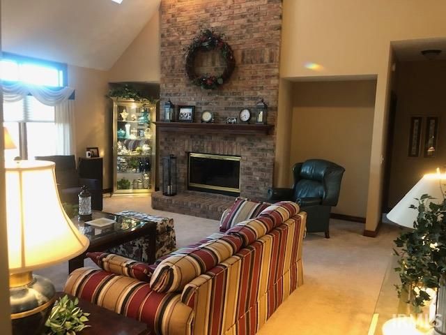 10433 N 300 E, Roanoke, IN 46783