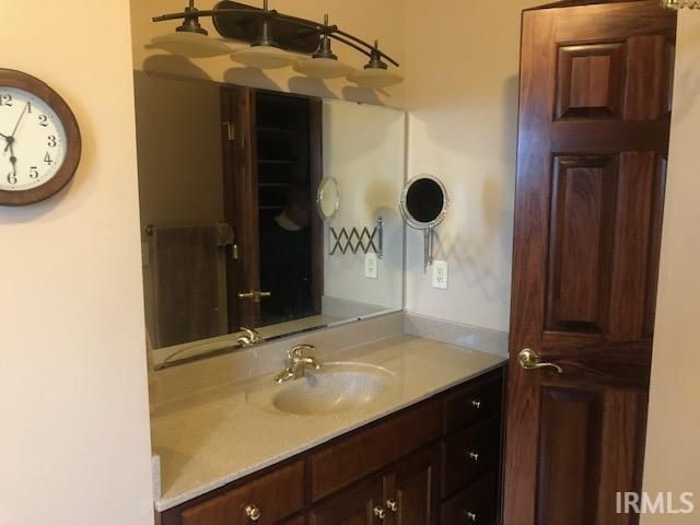 10433 N 300 E, Roanoke, IN 46783