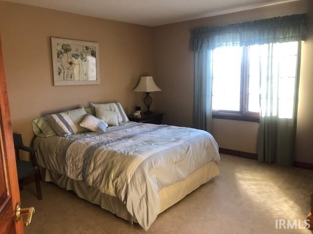 10433 N 300 E, Roanoke, IN 46783