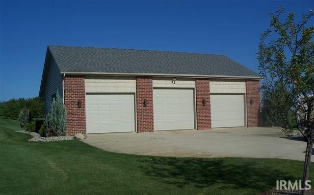 10433 N 300 E, Roanoke, IN 46783