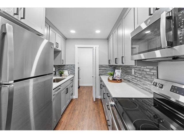 12875 Sw DALE Cir, Beaverton, OR 97008