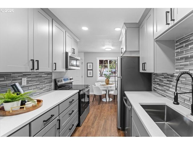 12875 Sw DALE Cir, Beaverton, OR 97008