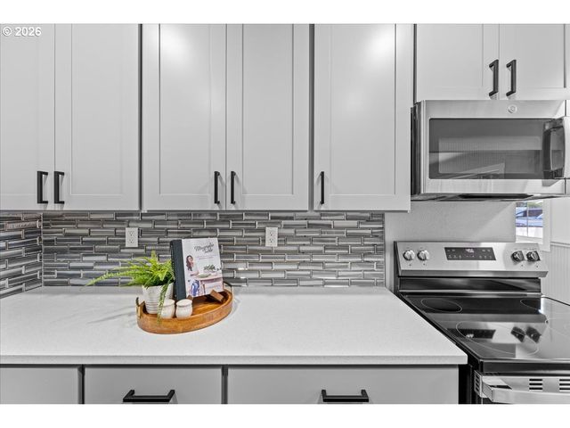 12875 Sw DALE Cir, Beaverton, OR 97008