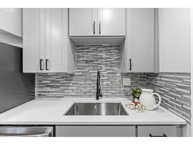 12875 Sw DALE Cir, Beaverton, OR 97008