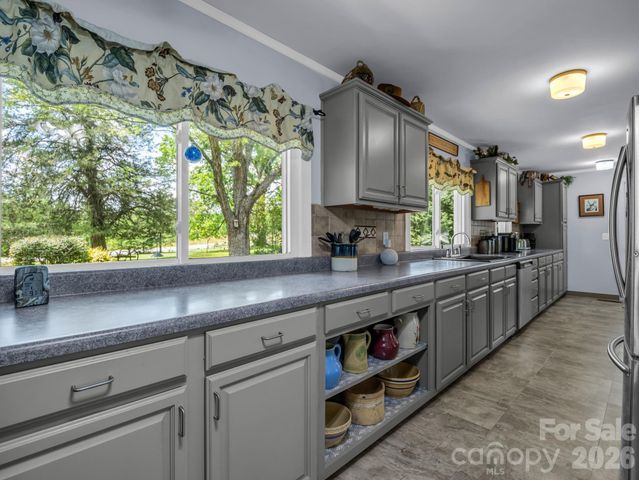 10 Deer Run Lane, Columbus, NC 28722