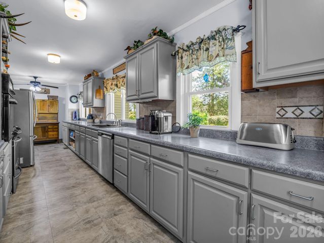 10 Deer Run Lane, Columbus, NC 28722