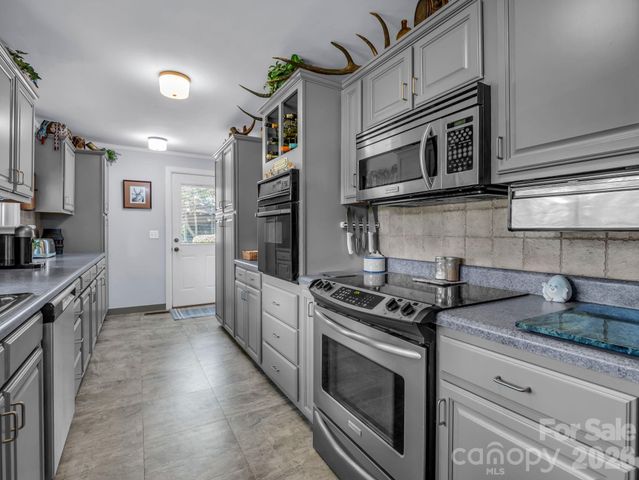 10 Deer Run Lane, Columbus, NC 28722