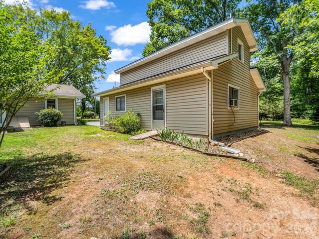 10 Deer Run Lane, Columbus, NC 28722