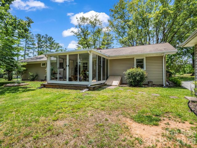 10 Deer Run Lane, Columbus, NC 28722