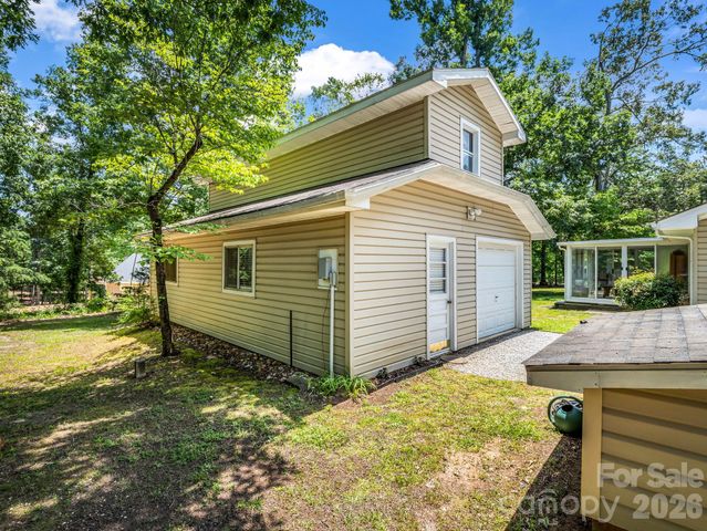 10 Deer Run Lane, Columbus, NC 28722