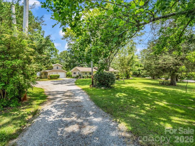 10 Deer Run Lane, Columbus, NC 28722