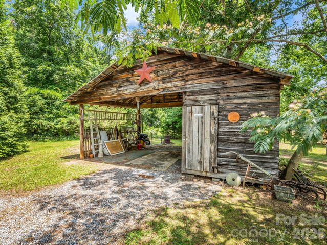 10 Deer Run Lane, Columbus, NC 28722
