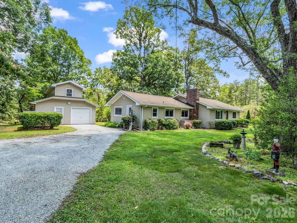 10 Deer Run Lane, Columbus, NC 28722