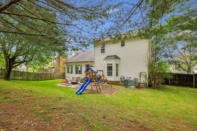 905 Split Oak Dr, Antioch, TN 37013