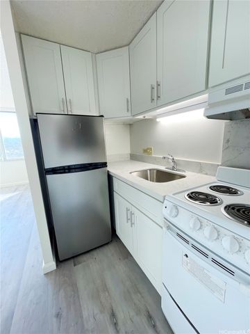 98-288 Kaonohi Street 2704, Aiea, HI 96701
