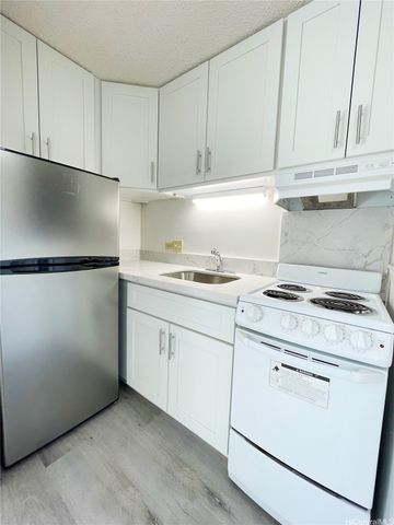 98-288 Kaonohi Street 2704, Aiea, HI 96701