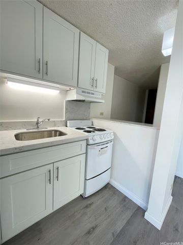 98-288 Kaonohi Street 2704, Aiea, HI 96701