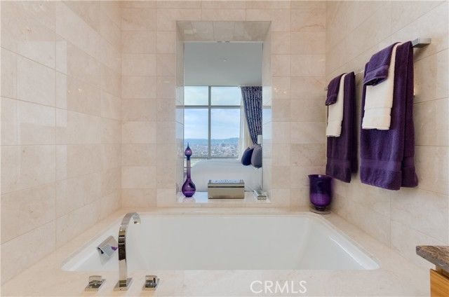 900 W Olympic Boulevard 32B, Los Angeles, CA 90015