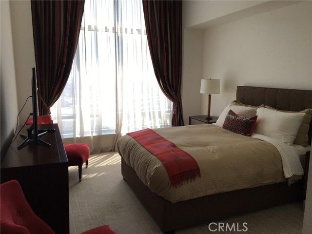 900 W Olympic Boulevard 32B, Los Angeles, CA 90015