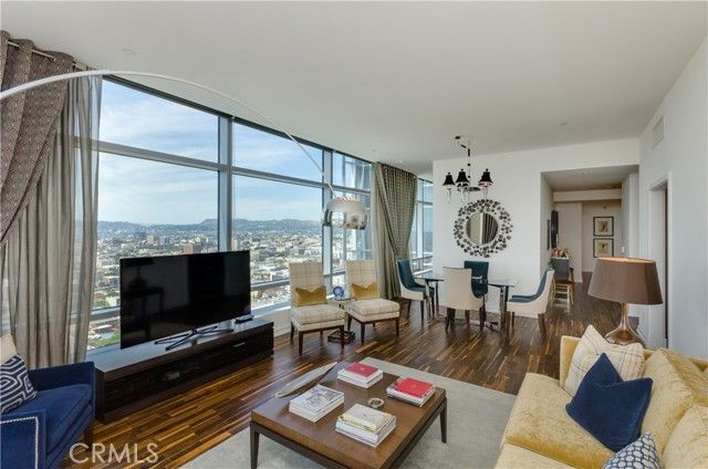 900 W Olympic Boulevard 32B, Los Angeles, CA 90015