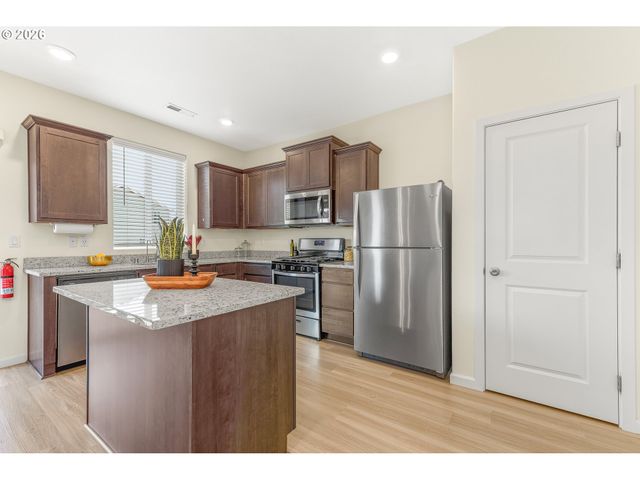 1228 W 16TH Ave, La Center, WA 98629