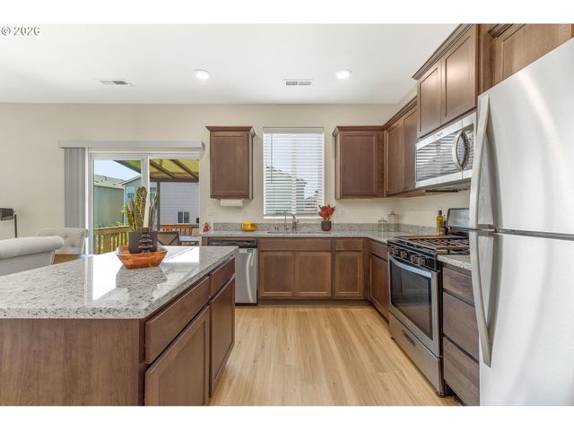 1228 W 16TH Ave, La Center, WA 98629
