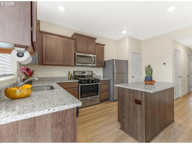 1228 W 16TH Ave, La Center, WA 98629