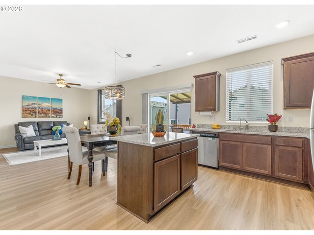 1228 W 16TH Ave, La Center, WA 98629