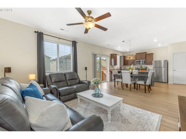1228 W 16TH Ave, La Center, WA 98629