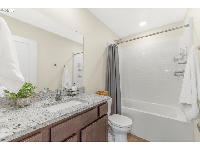 1228 W 16TH Ave, La Center, WA 98629